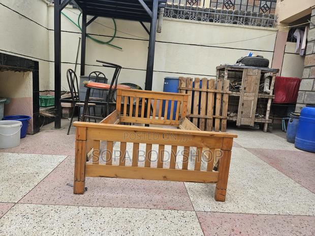 Wooden Bed - thumbnail 3