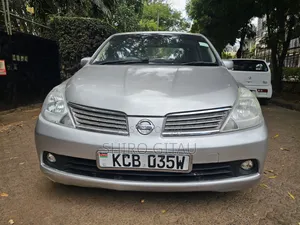 Nissan Tiida 2008 Silver
