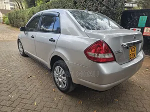 Nissan Tiida 2008 Silver