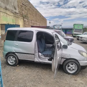 Toyota Fun Cargo 2004 Silver