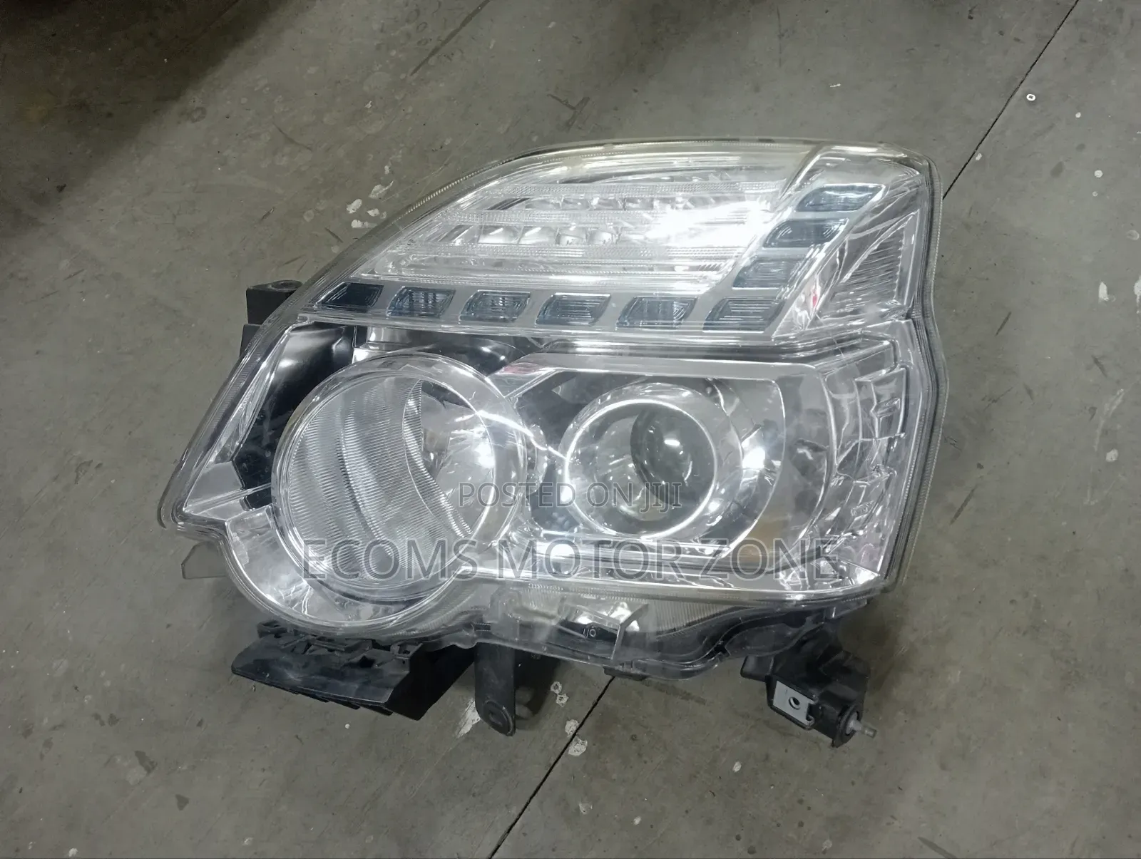 Nissan Trail NT31 Headlight