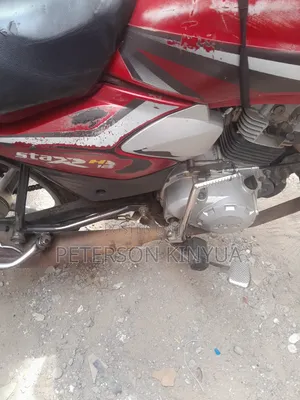 TVS HLX 125 2021 Red