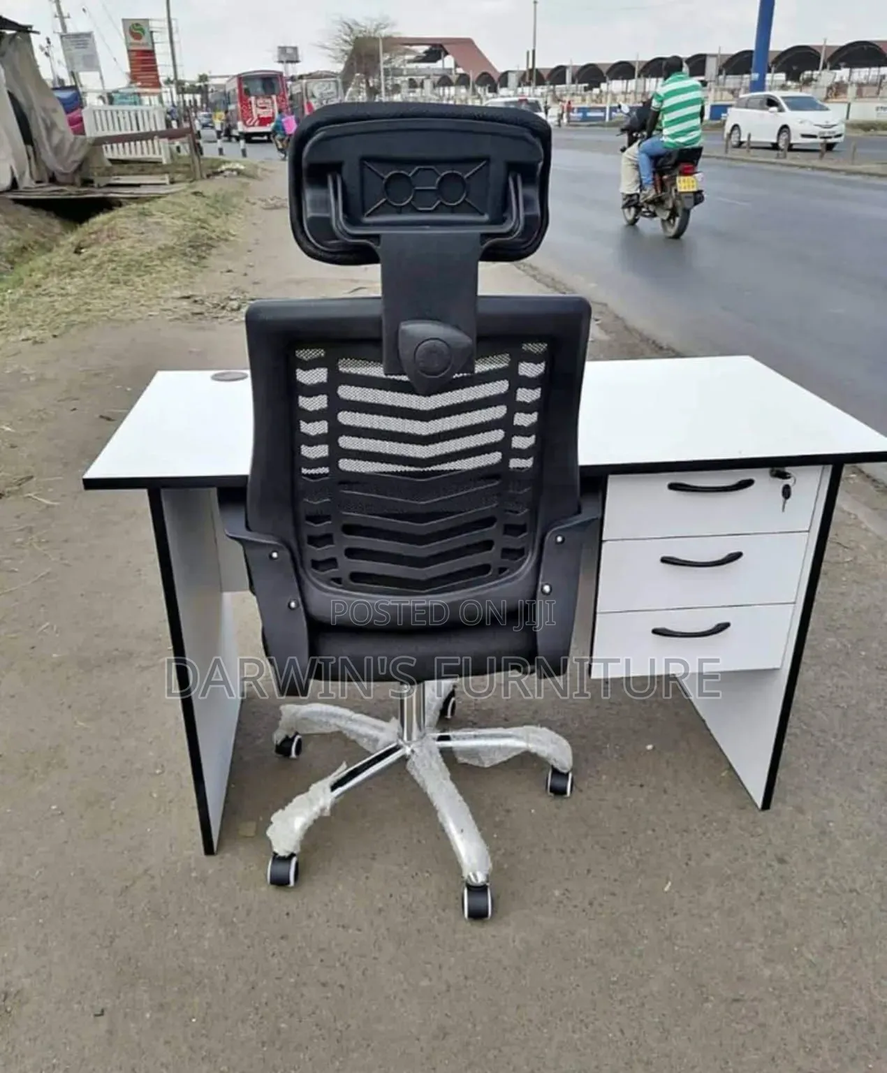 Executive Office Chair and Office Table