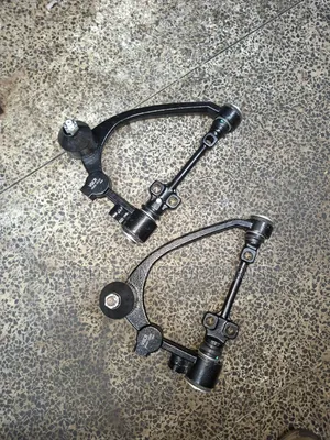 Toyota Hiace 7L Lower Control Arms