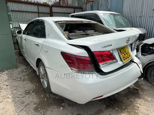 Toyota Crown 2014 White