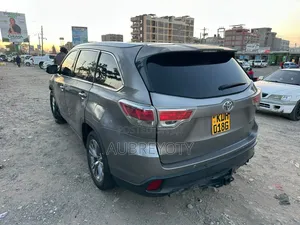 Toyota Kluger 2016 Silver
