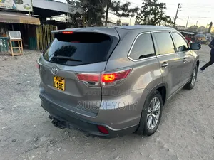 Toyota Kluger 2016 Silver