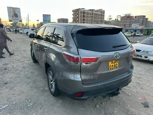 Toyota Kluger 2016 Silver