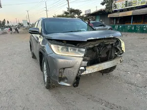 Toyota Kluger 2016 Silver