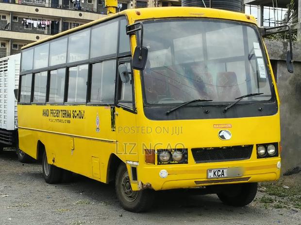 Mitsubishi Fuso Rosa 2014 Yellow