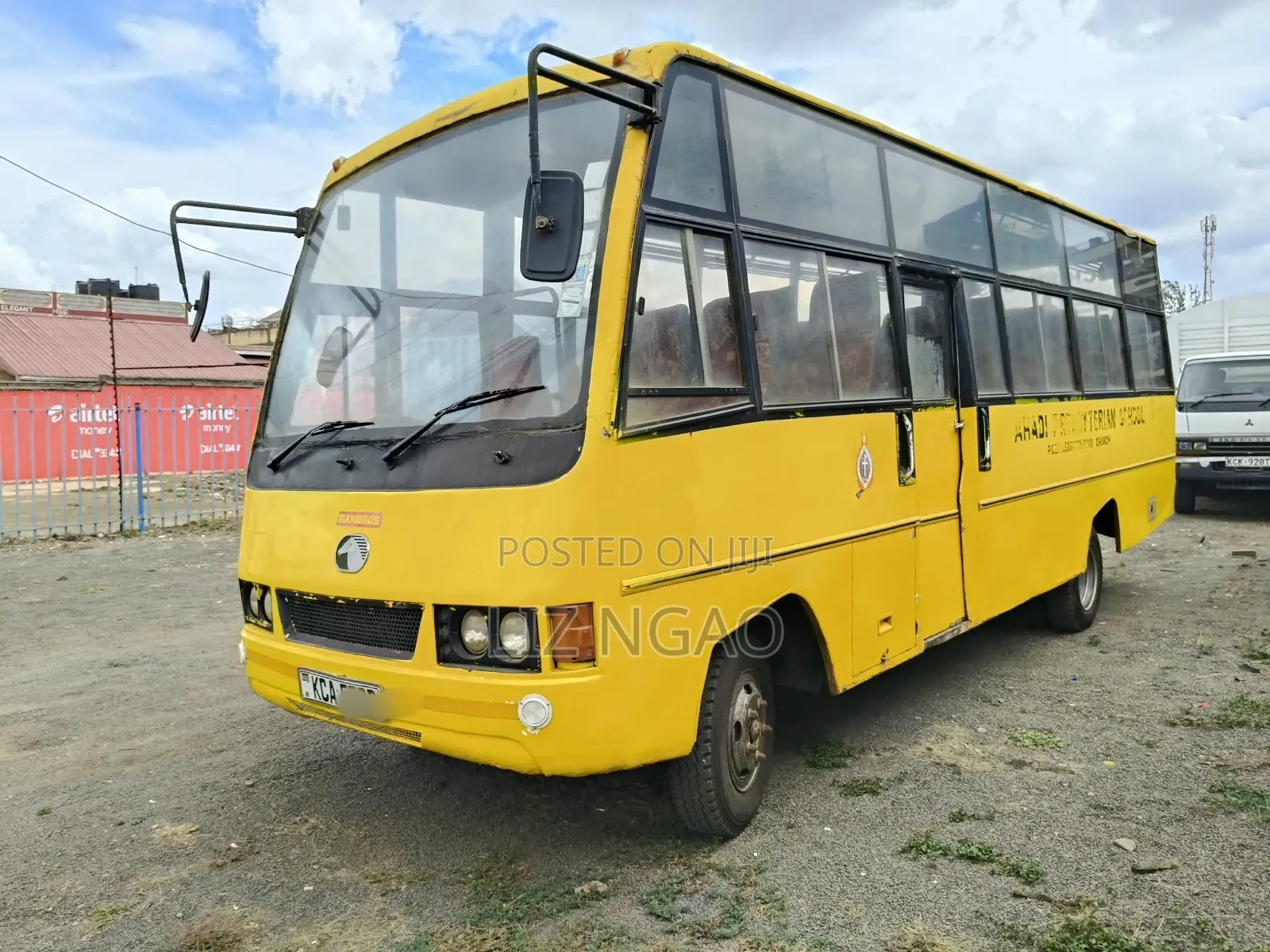 Mitsubishi Fuso Rosa 2014 Yellow