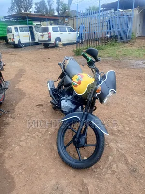 Bajaj Boxer 125 2023 Yellow
