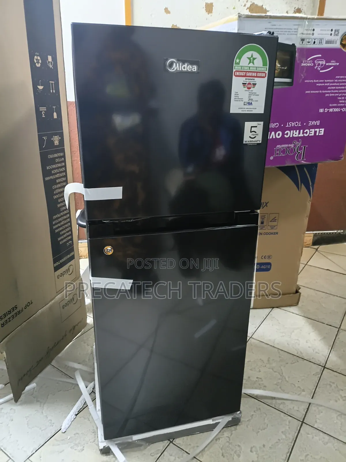 Midea 128L Black Refrigerator – Space-Saving Design