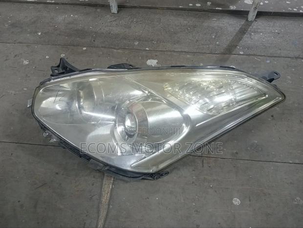 Toyota Wish 2005 Headlight - main view