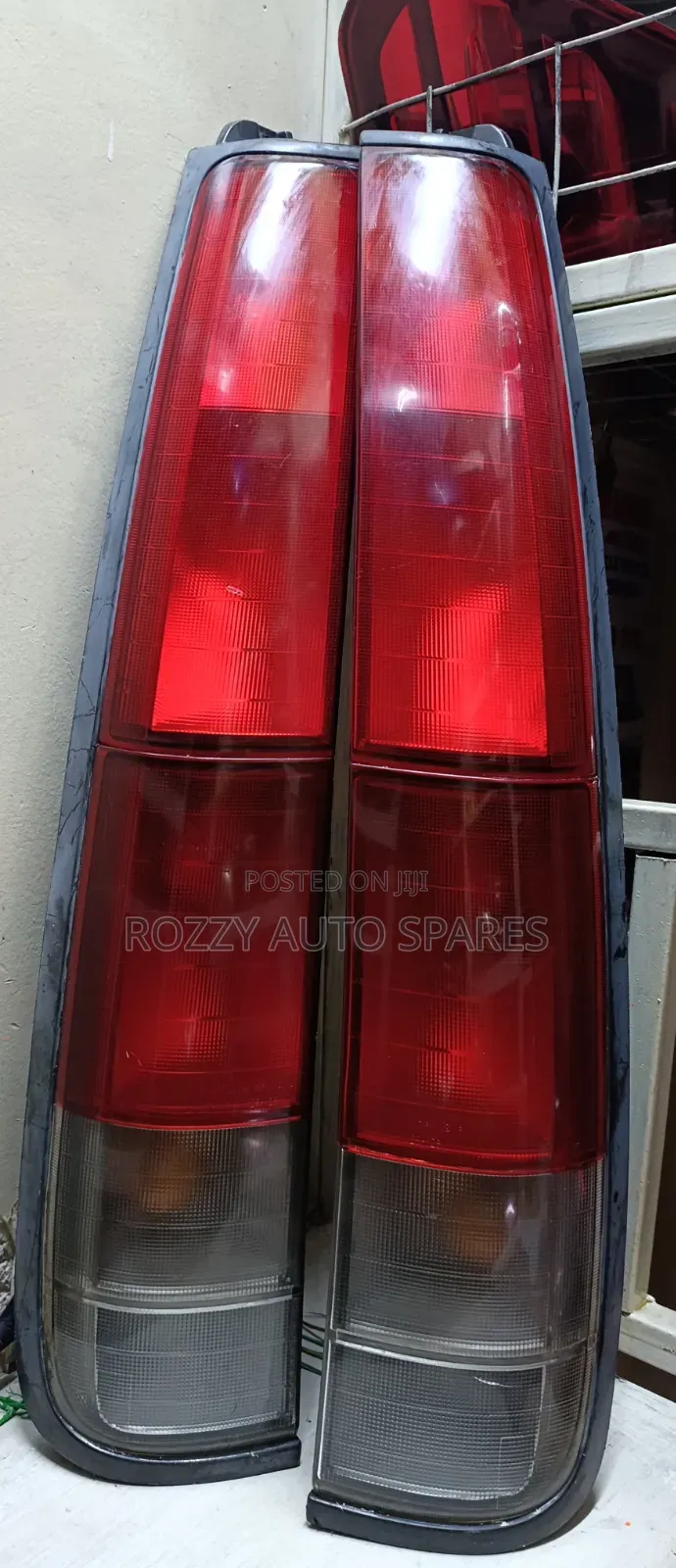 Noah Old Taillight