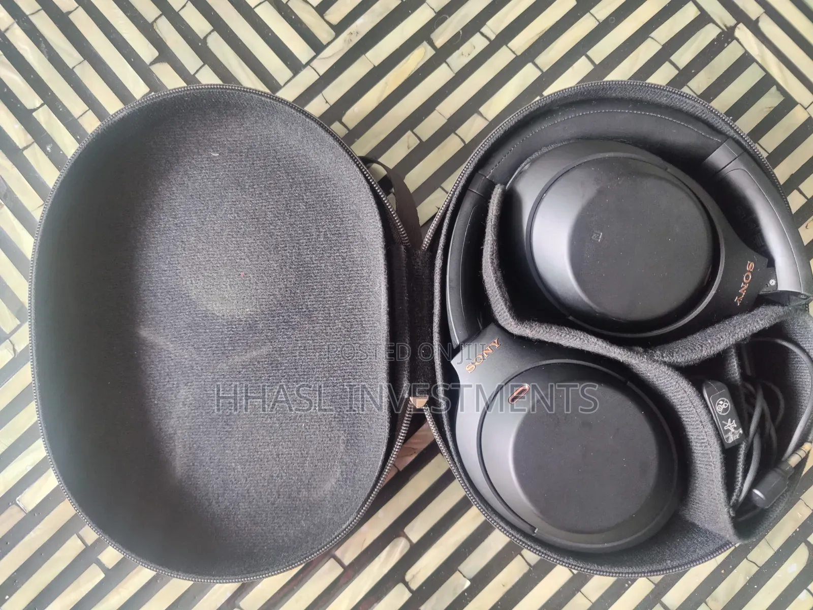SONY WH-1000XM4 — Premium Headphones