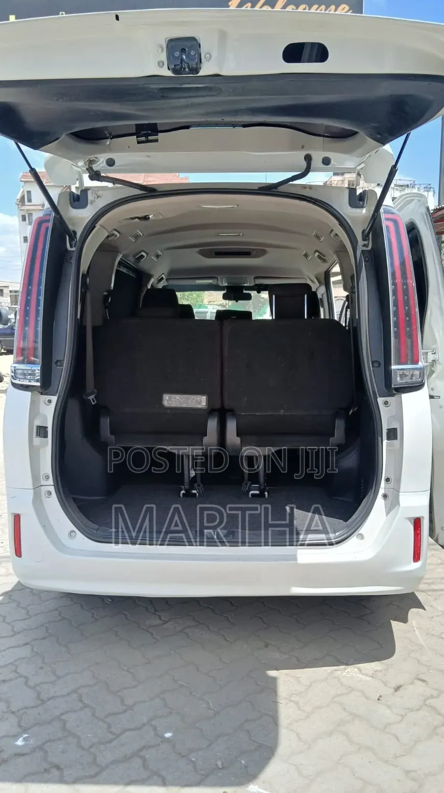 Toyota Noah 2018 White