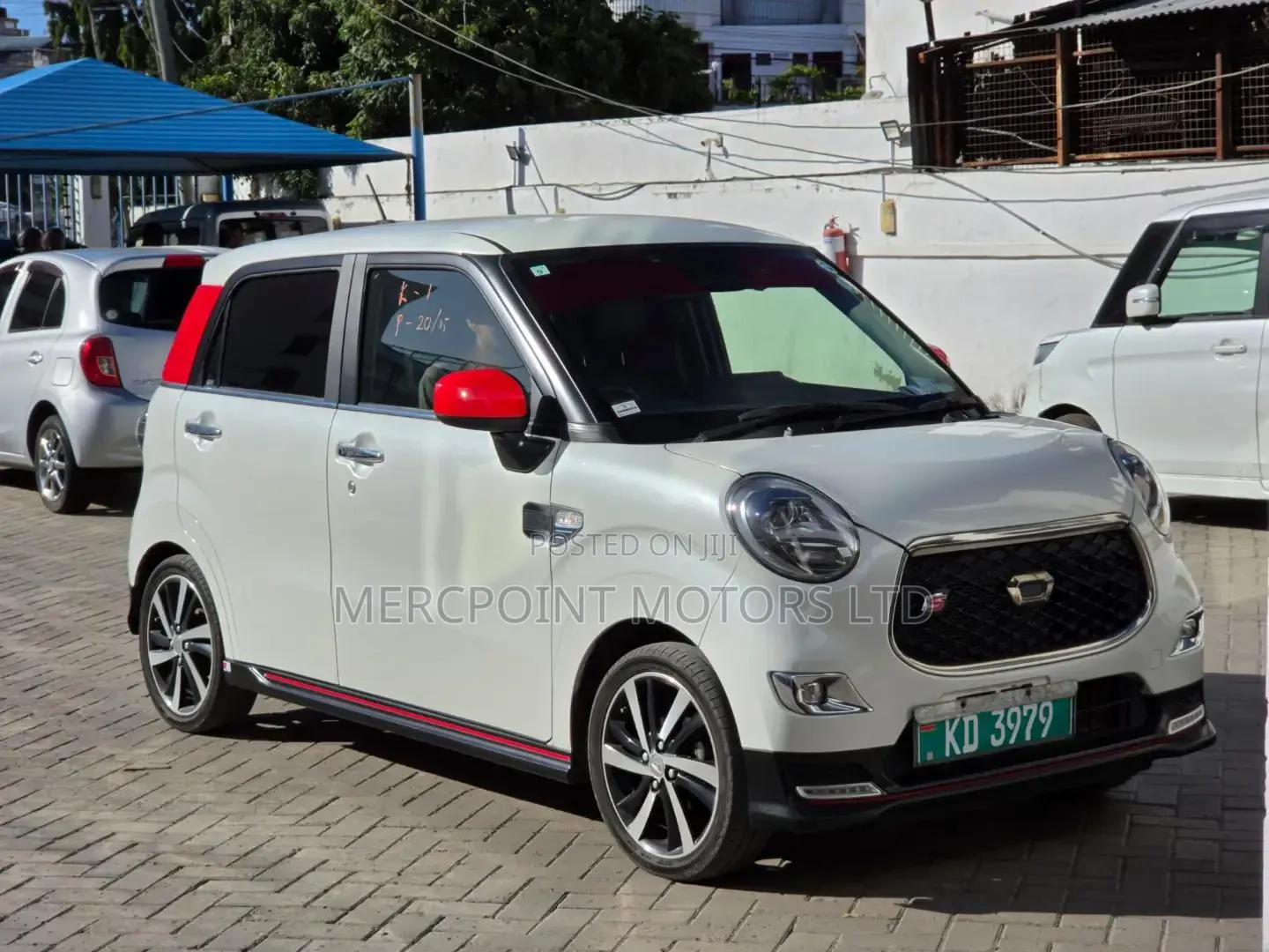Daihatsu Cast 2019 White