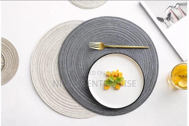 6pcs Elegant Round Woven Placemats - thumbnail 5