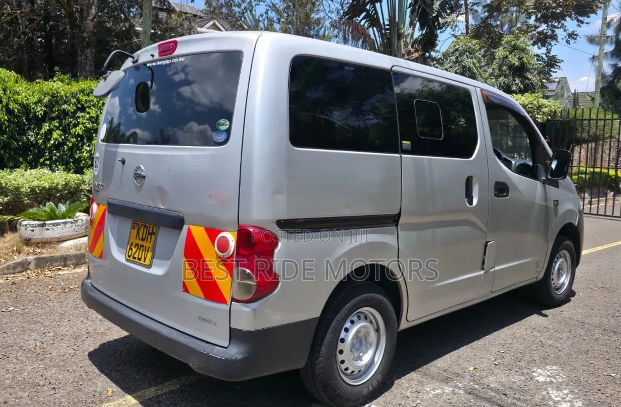 Nissan NV200 2015