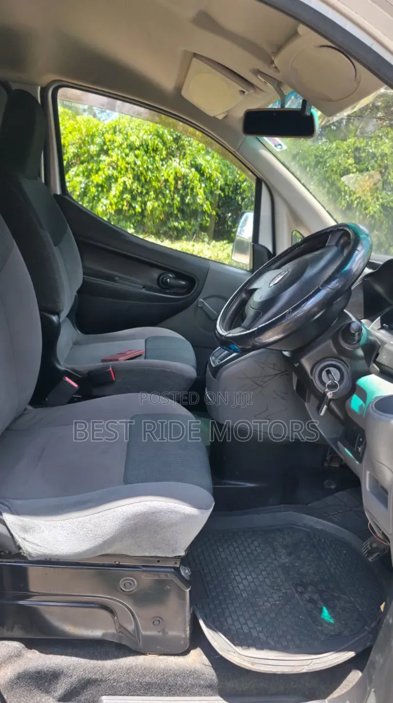 Nissan NV200 2015
