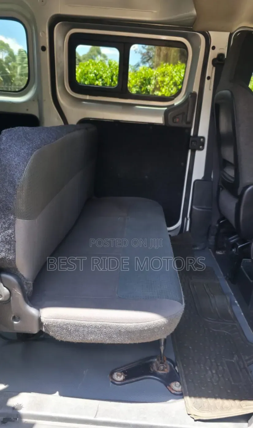 Nissan NV200 2015