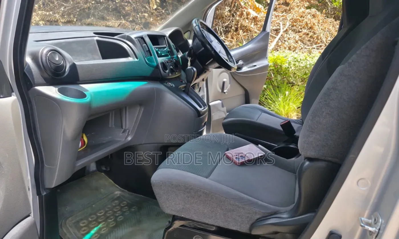 Nissan NV200 2015