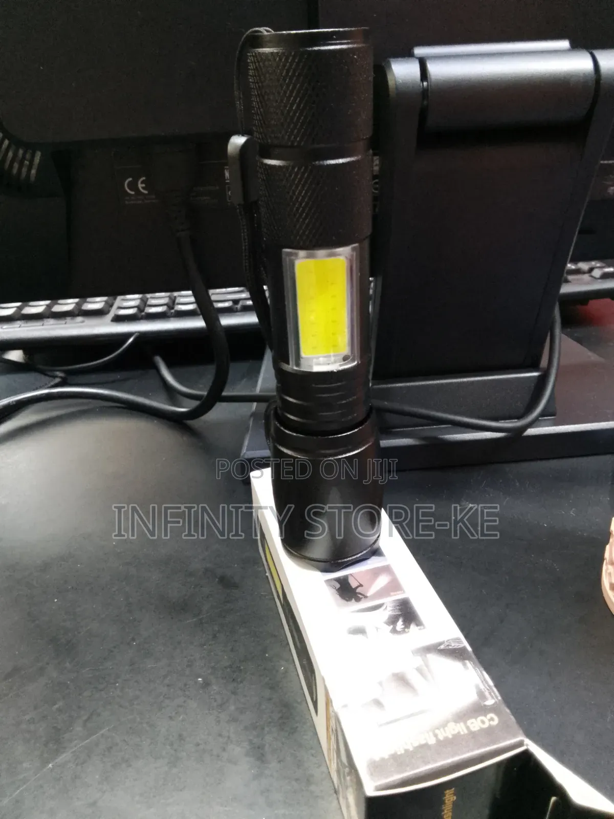 Hiking /Camping Zoom Flashlight