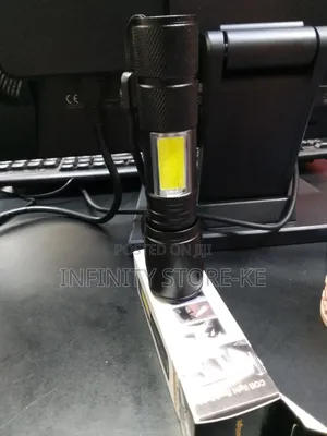 Hiking /Camping Zoom Flashlight