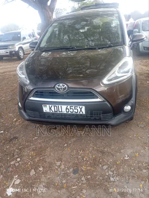 Toyota Sienta 2018 Brown