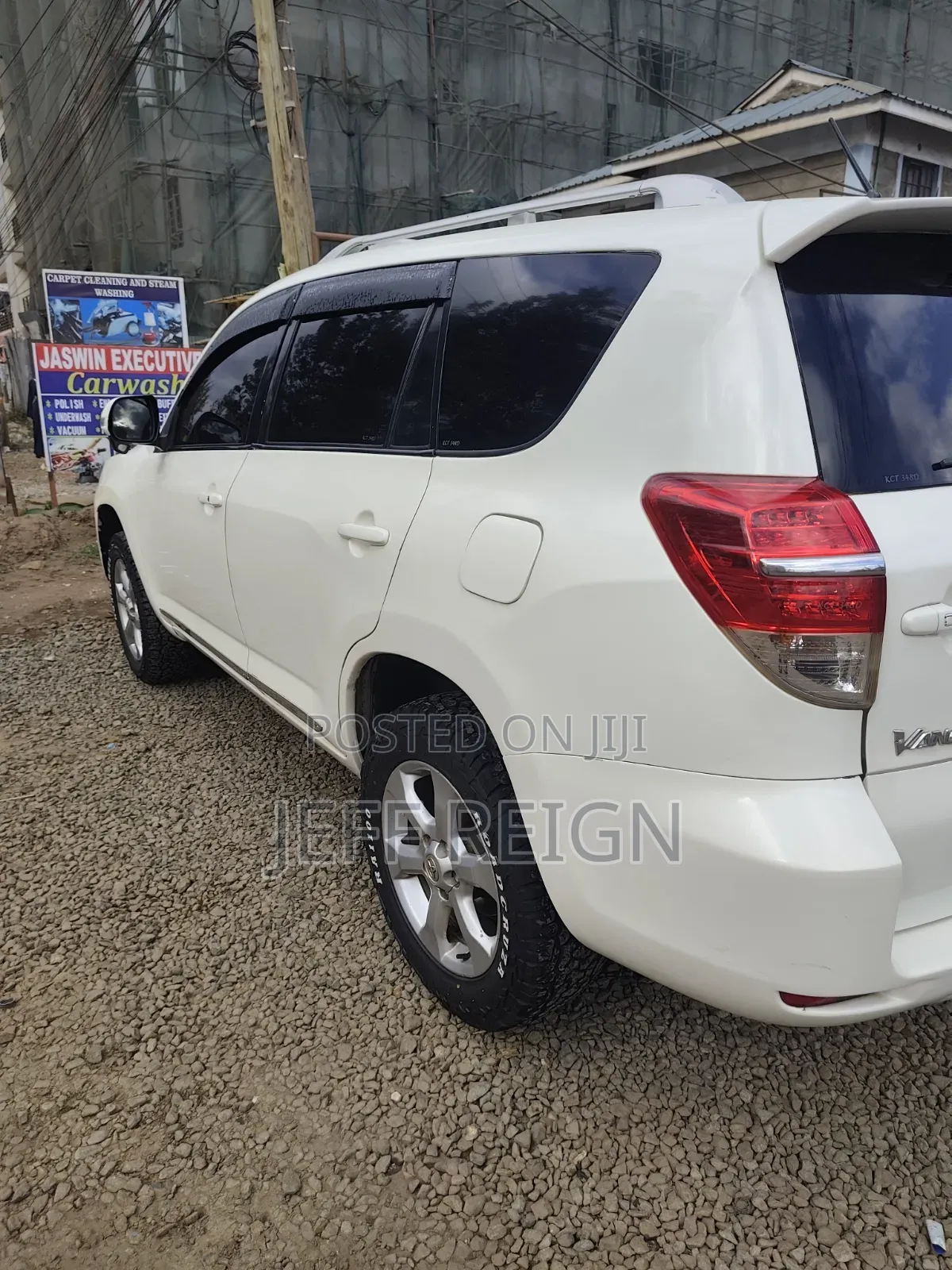 Toyota Vanguard 2012 White