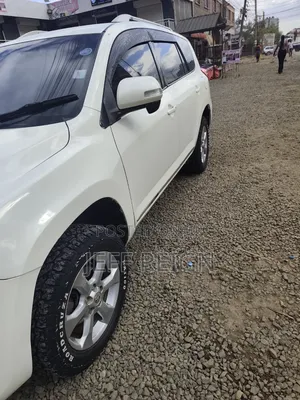 Toyota Vanguard 2012 White