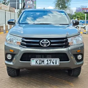 Toyota Hilux 2023 Gray