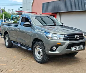 Toyota Hilux 2023 Gray