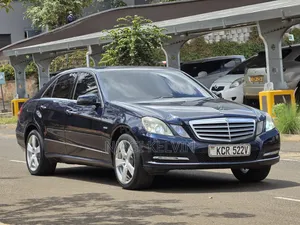 Mercedes-Benz E200 2012 Blue