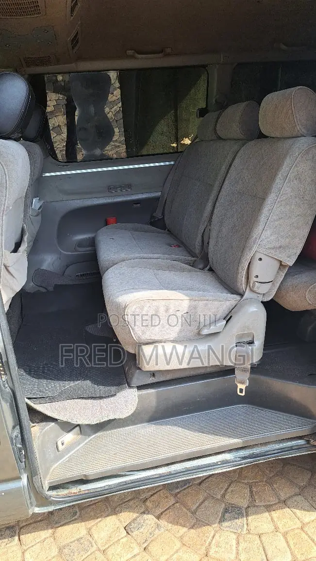 Toyota HiAce 2002 Grey