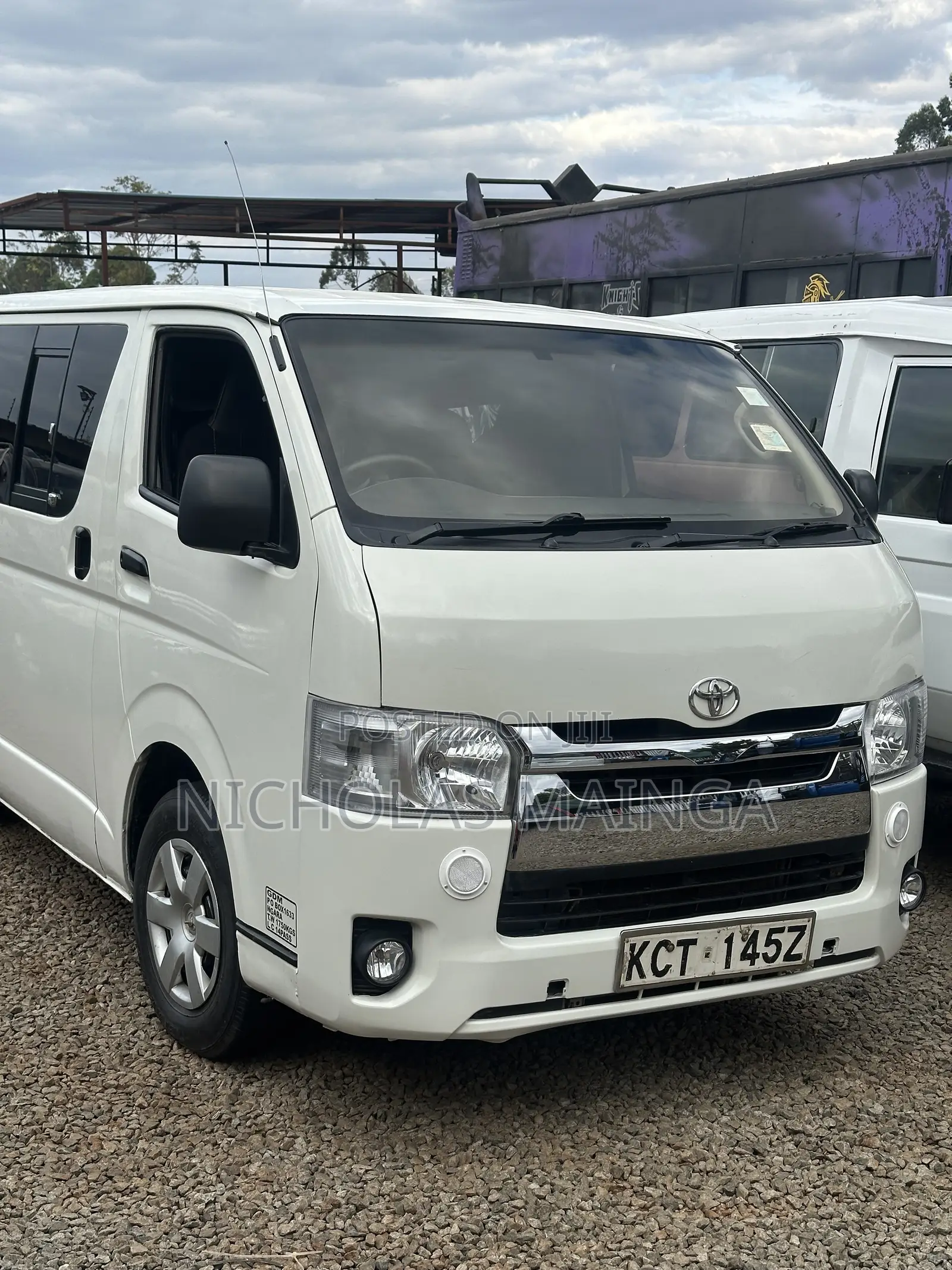 Toyota HiAce 2011 White