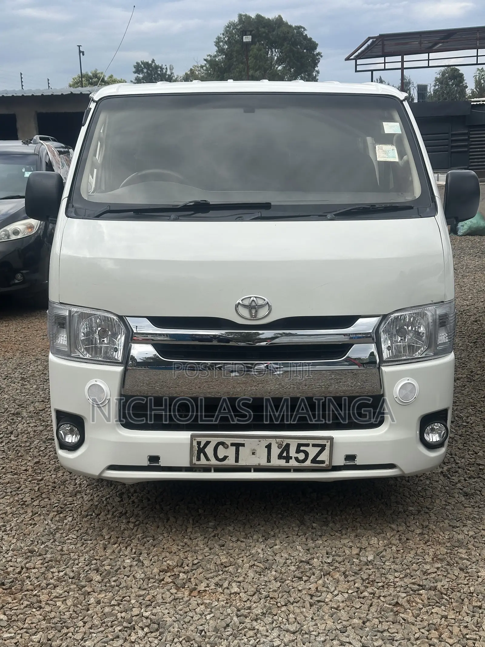 Toyota HiAce 2011 White