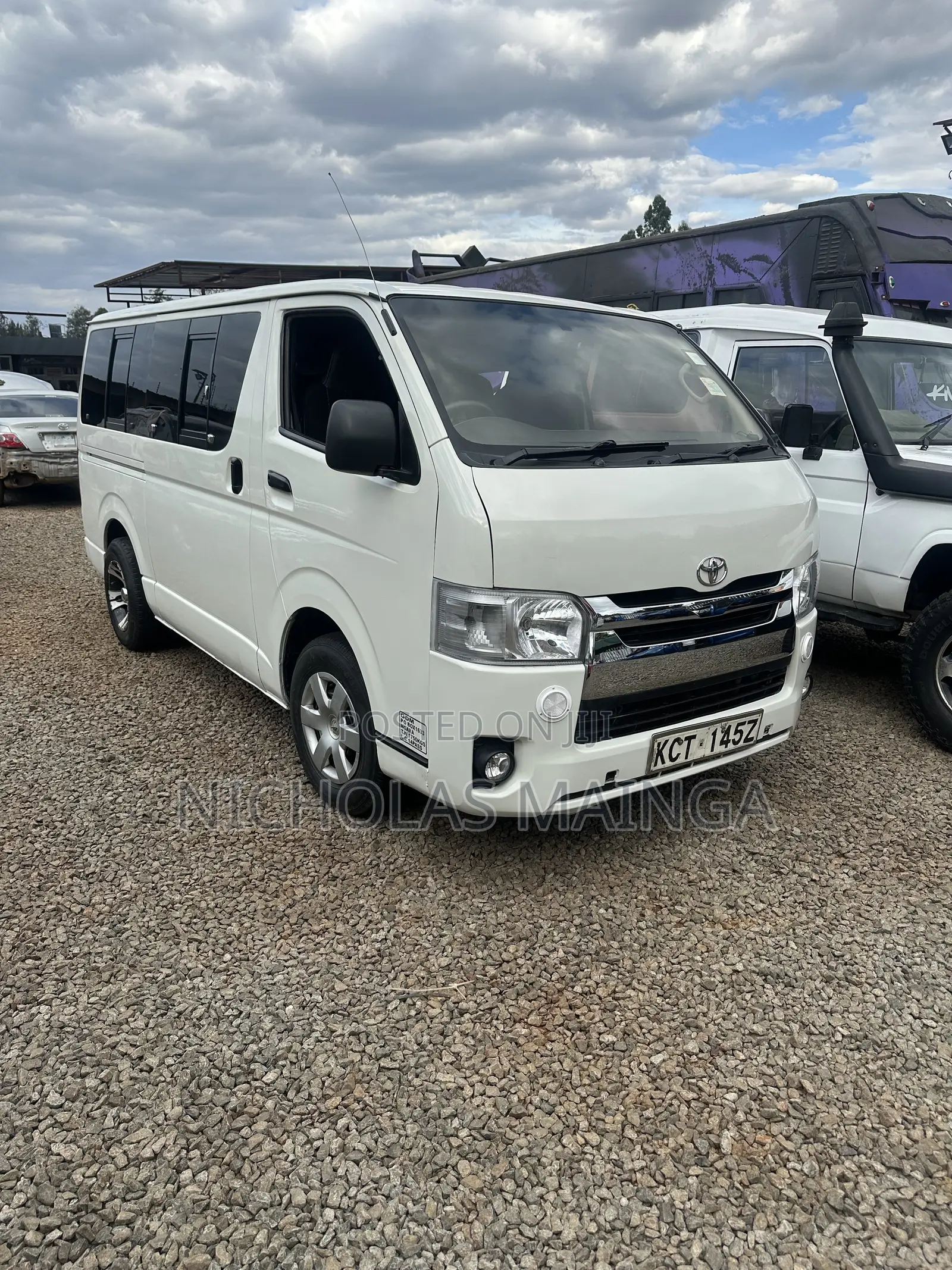 Toyota HiAce 2011 White