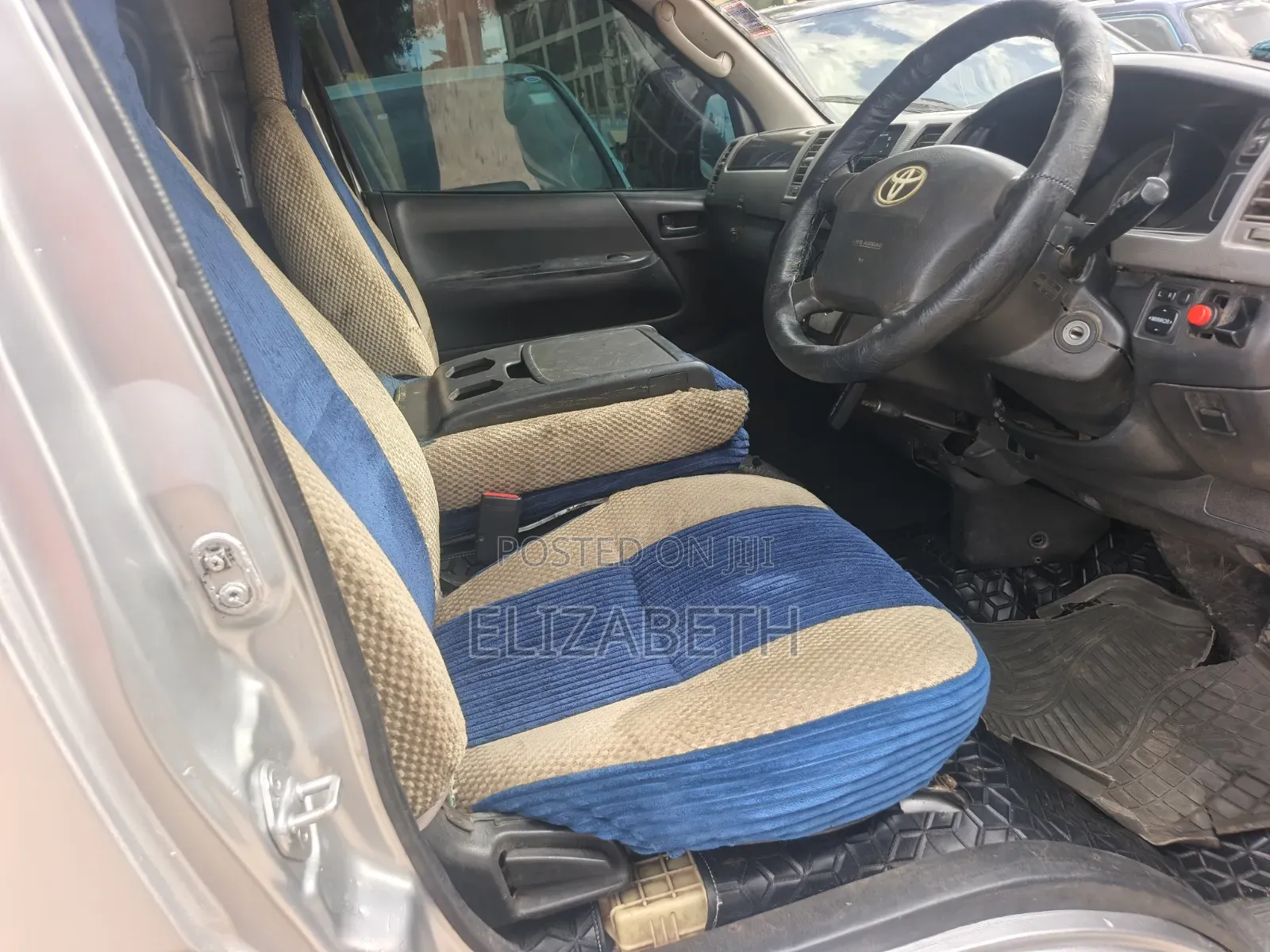 Toyota HiAce 2012 Silver