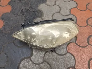 Nissan Wingroad Y11 Non-Xenon Headlight