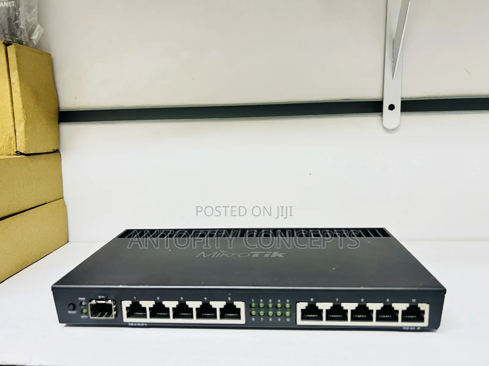 Mikrotik RB4011iGS+RM Router