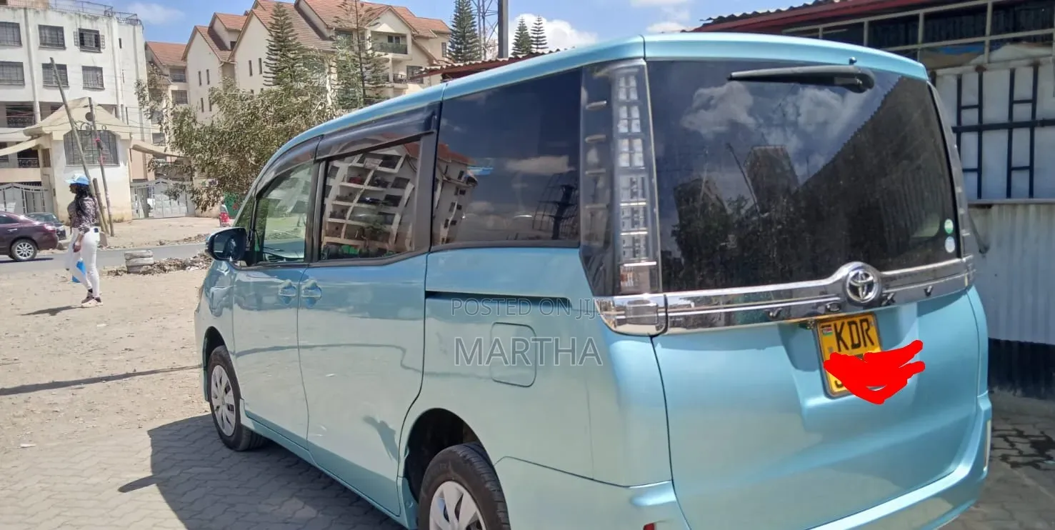 Toyota Voxy 2017 Blue