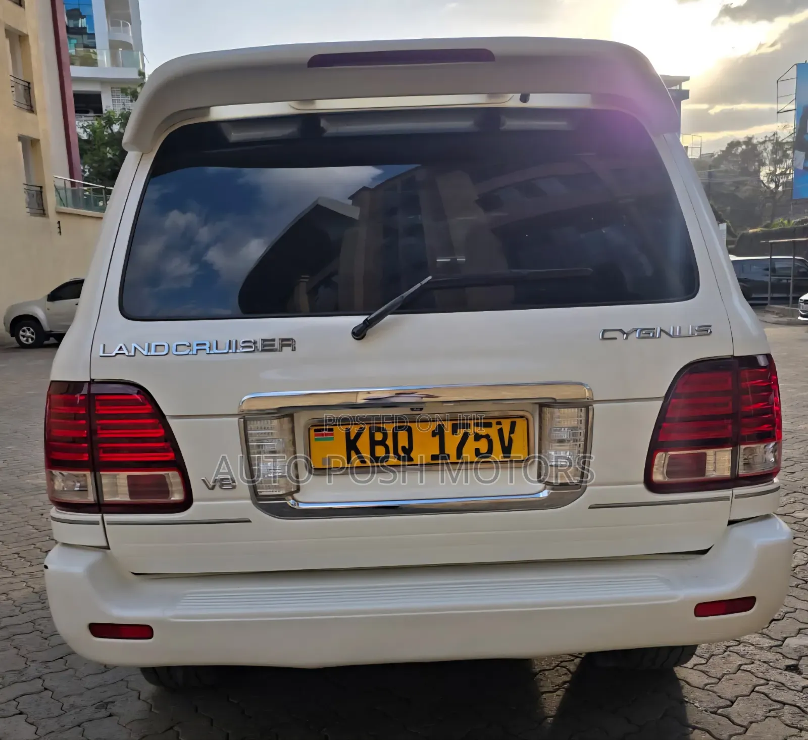 Toyota Land Cruiser 2007 White