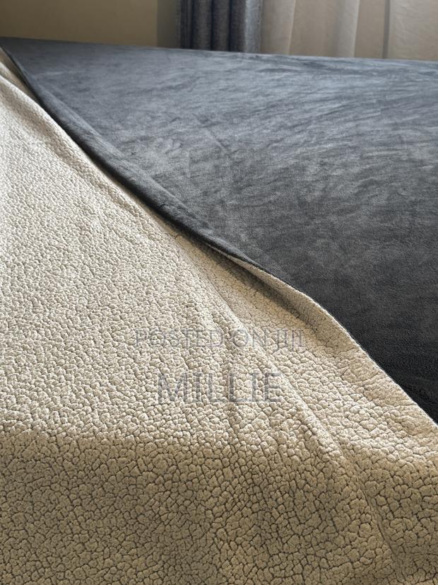 Warm and Cosy Bed Cover on Sale - thumbnail 4