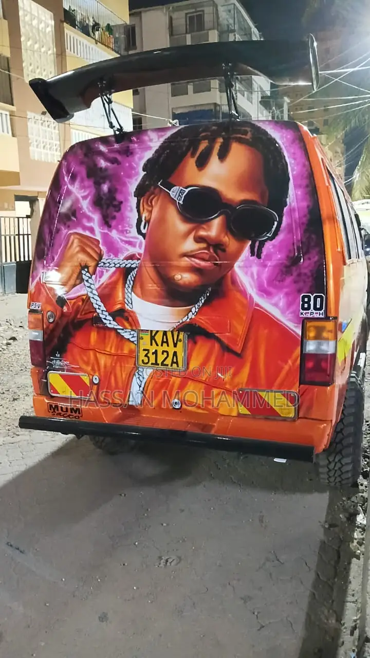 Nissan Caravan (Urvan) 2019 Orange