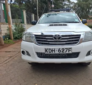 Toyota Hilux 2015 White
