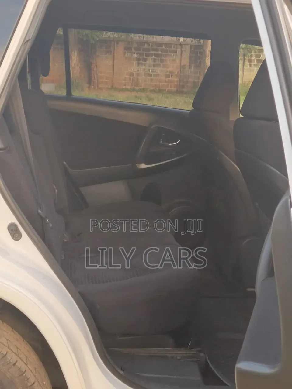 Toyota Vanguard 2010 White
