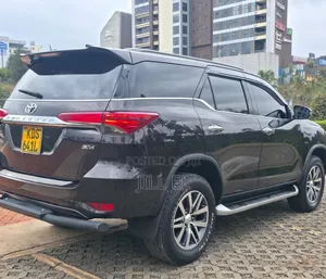 Toyota Fortuner 2.4 D AWD 2018 Burgundy