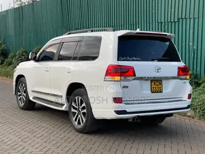 Toyota Land Cruiser 2011 White